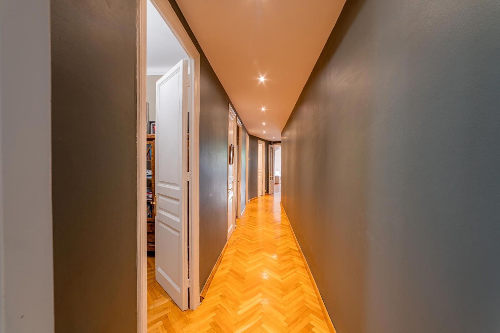 6 soverom Leilighet til salgs i Barcelona by - € 950 000 (Ref: 9082647)