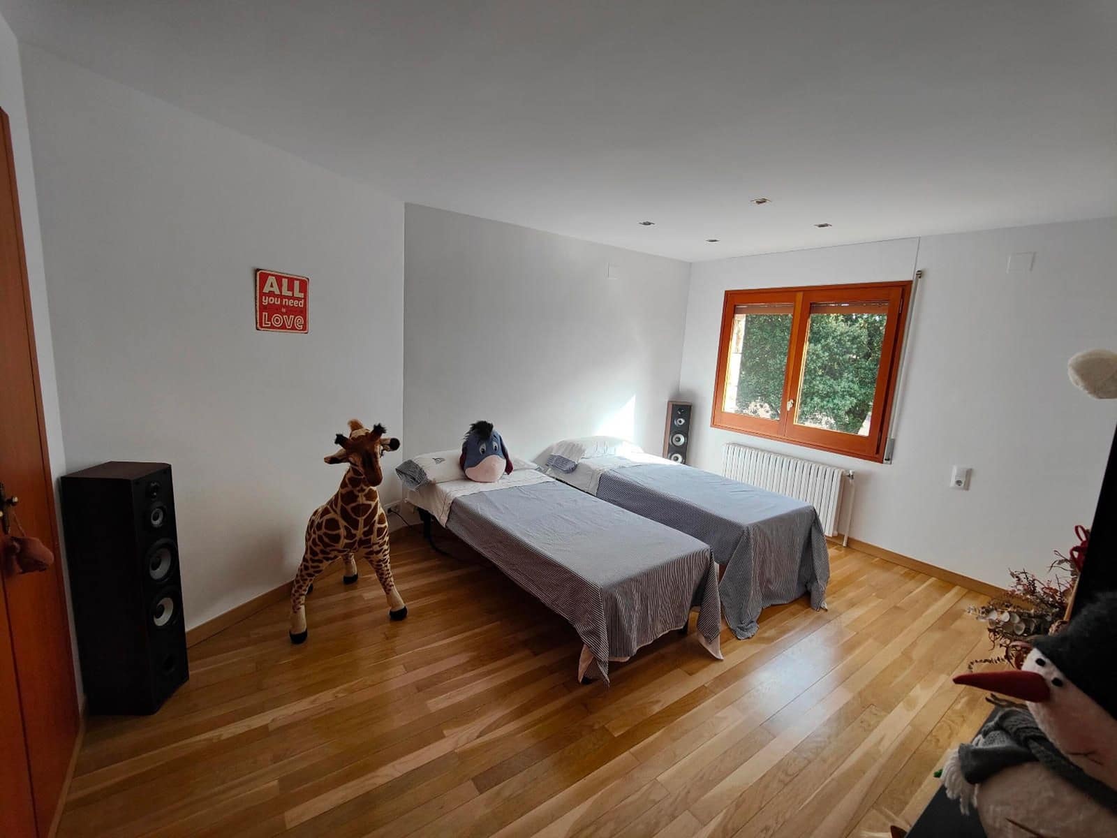 8 soverom Villa til salgs i Seva med svømmebasseng garasje - € 985 000 (Ref: 9084304)