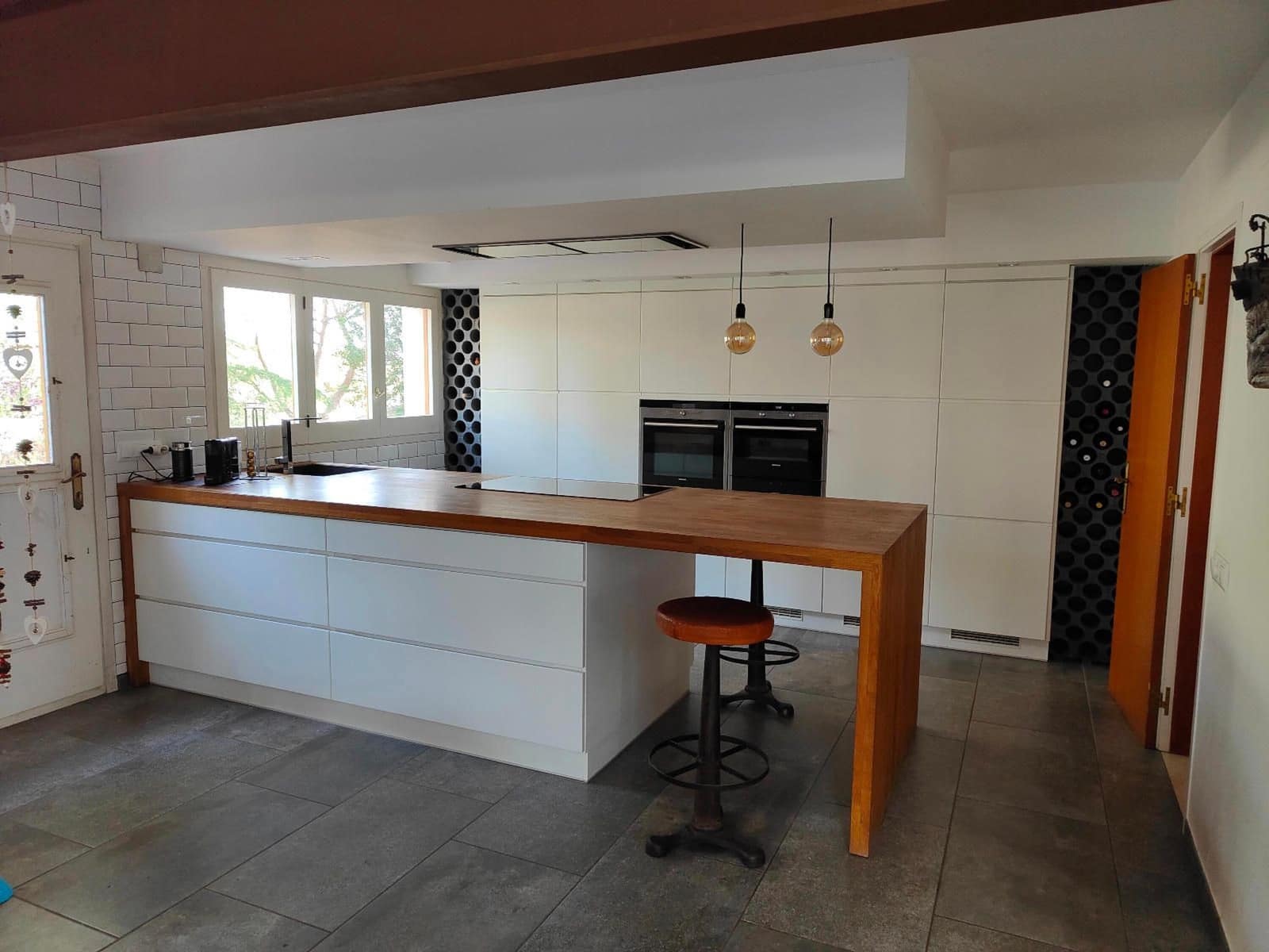 8 soverom Villa til salgs i Seva med svømmebasseng garasje - € 985 000 (Ref: 9084304)