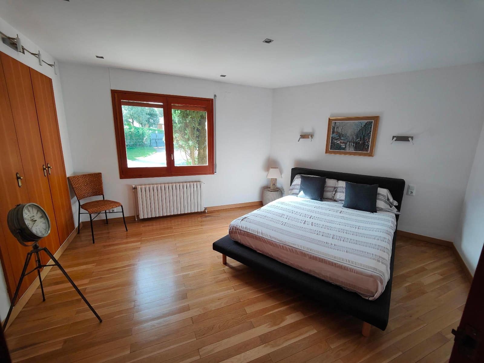 8 soverom Villa til salgs i Seva med svømmebasseng garasje - € 985 000 (Ref: 9084304)