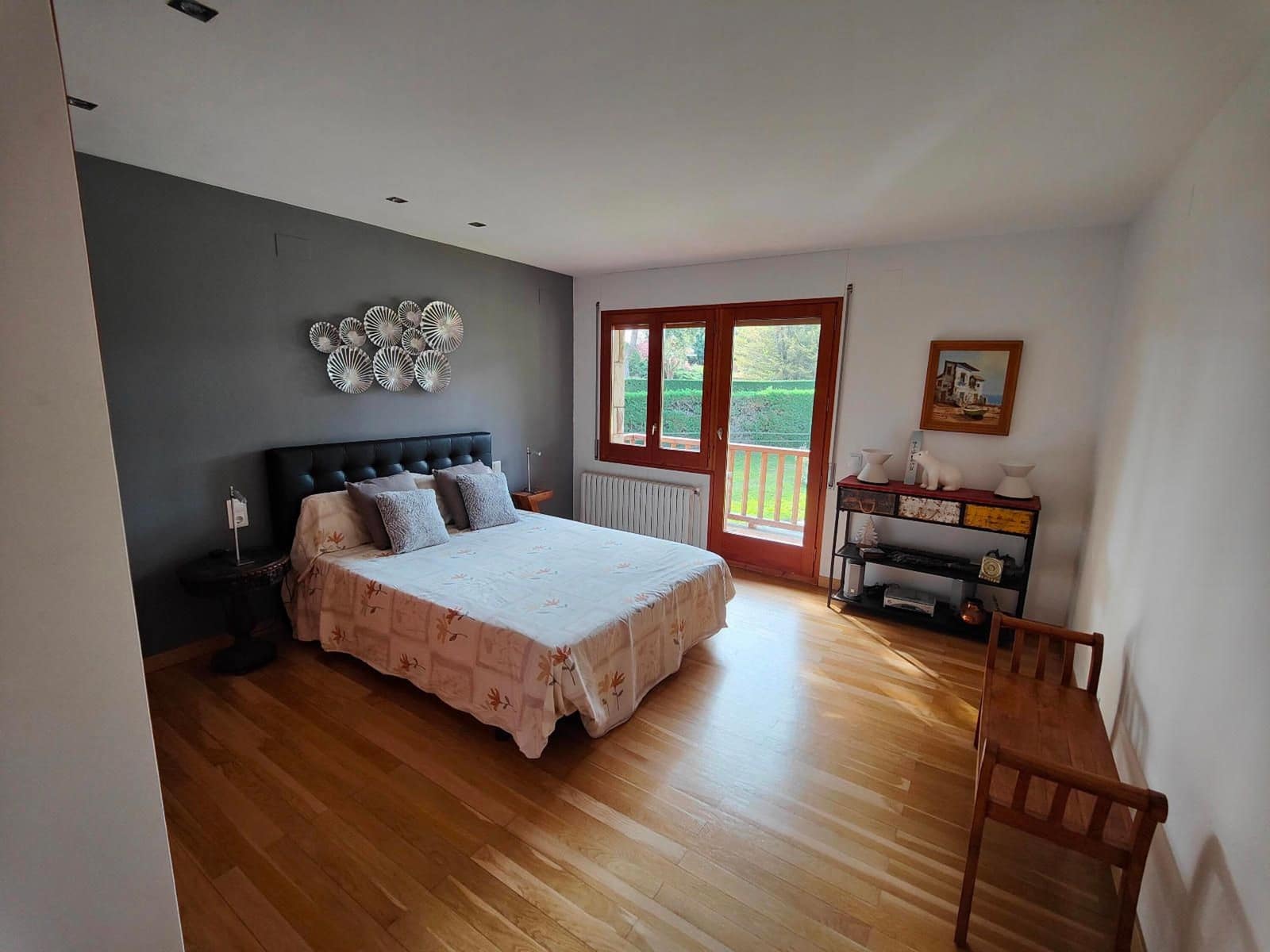 8 soverom Villa til salgs i Seva med svømmebasseng garasje - € 985 000 (Ref: 9084304)