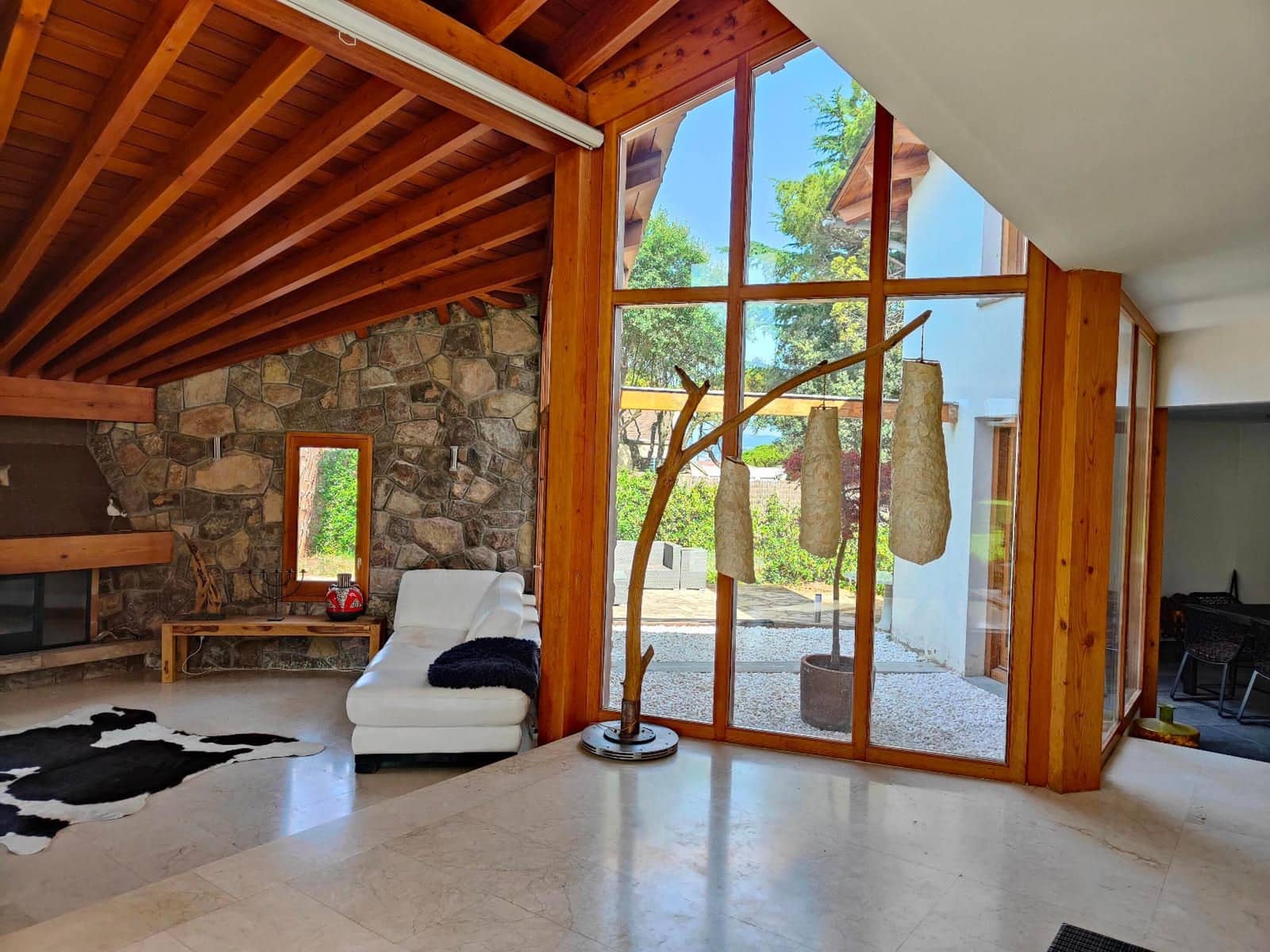 8 soverom Villa til salgs i Seva med svømmebasseng garasje - € 985 000 (Ref: 9084304)