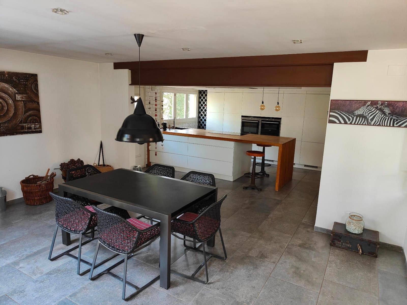 8 soverom Villa til salgs i Seva med svømmebasseng garasje - € 985 000 (Ref: 9084304)