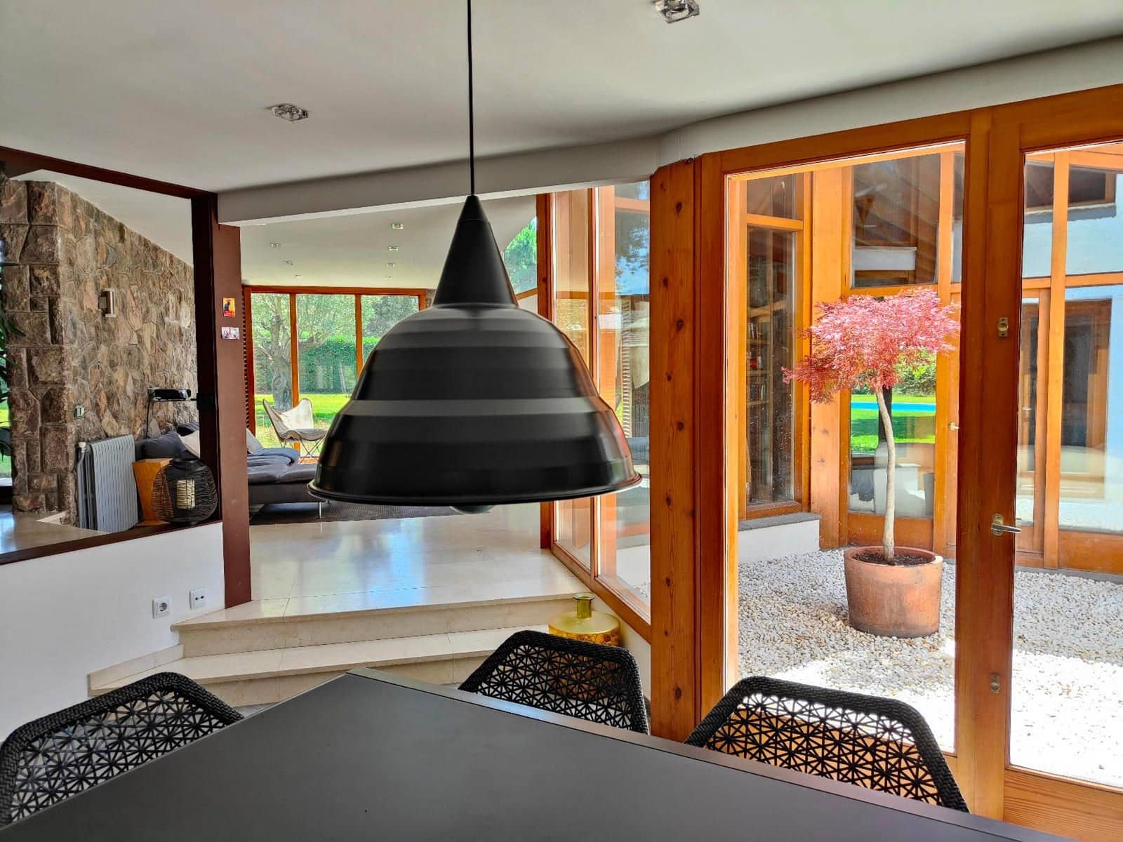 8 soverom Villa til salgs i Seva med svømmebasseng garasje - € 985 000 (Ref: 9084304)