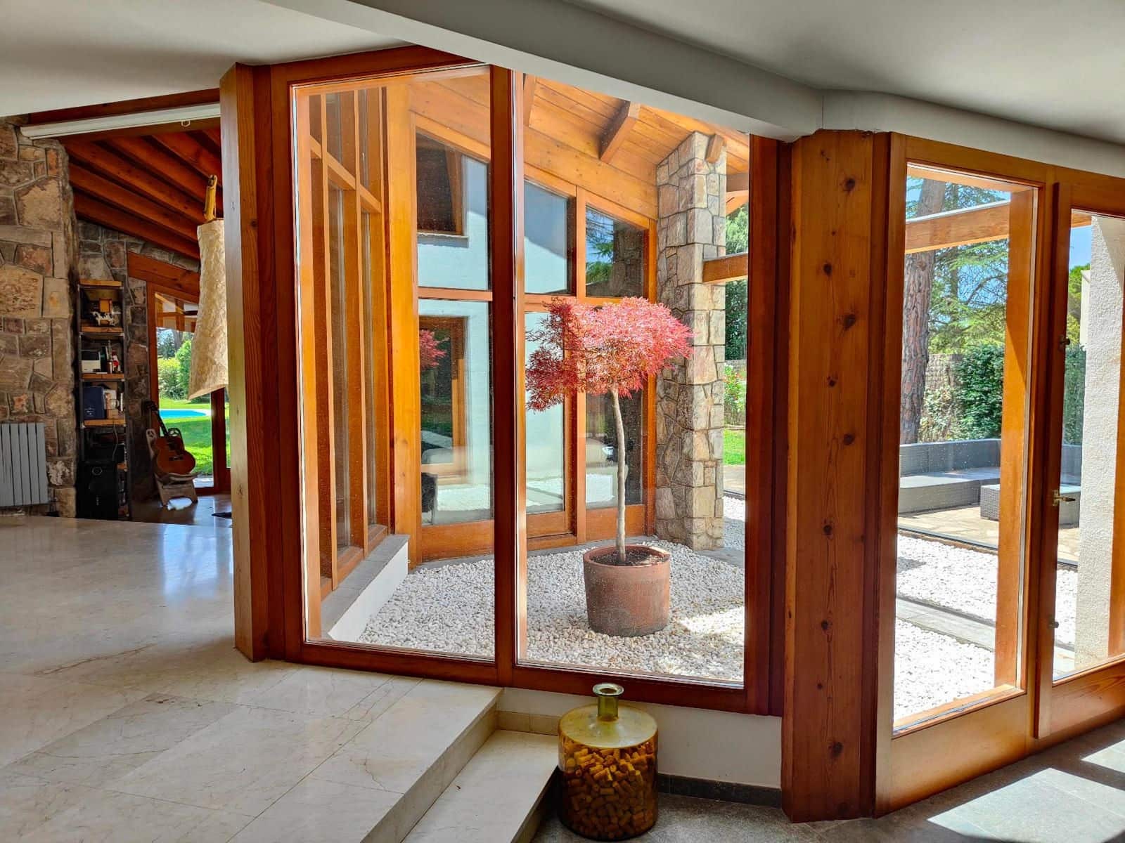 8 soverom Villa til salgs i Seva med svømmebasseng garasje - € 985 000 (Ref: 9084304)