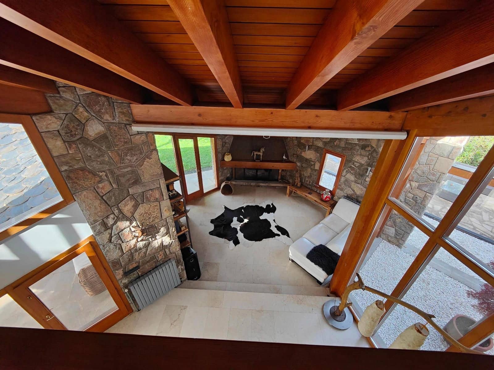 8 soverom Villa til salgs i Seva med svømmebasseng garasje - € 985 000 (Ref: 9084304)