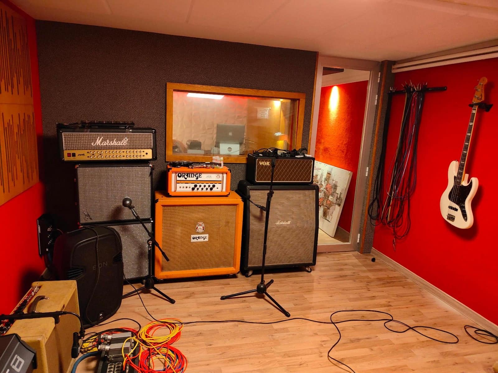 8 soverom Villa til salgs i Seva med svømmebasseng garasje - € 985 000 (Ref: 9084304)