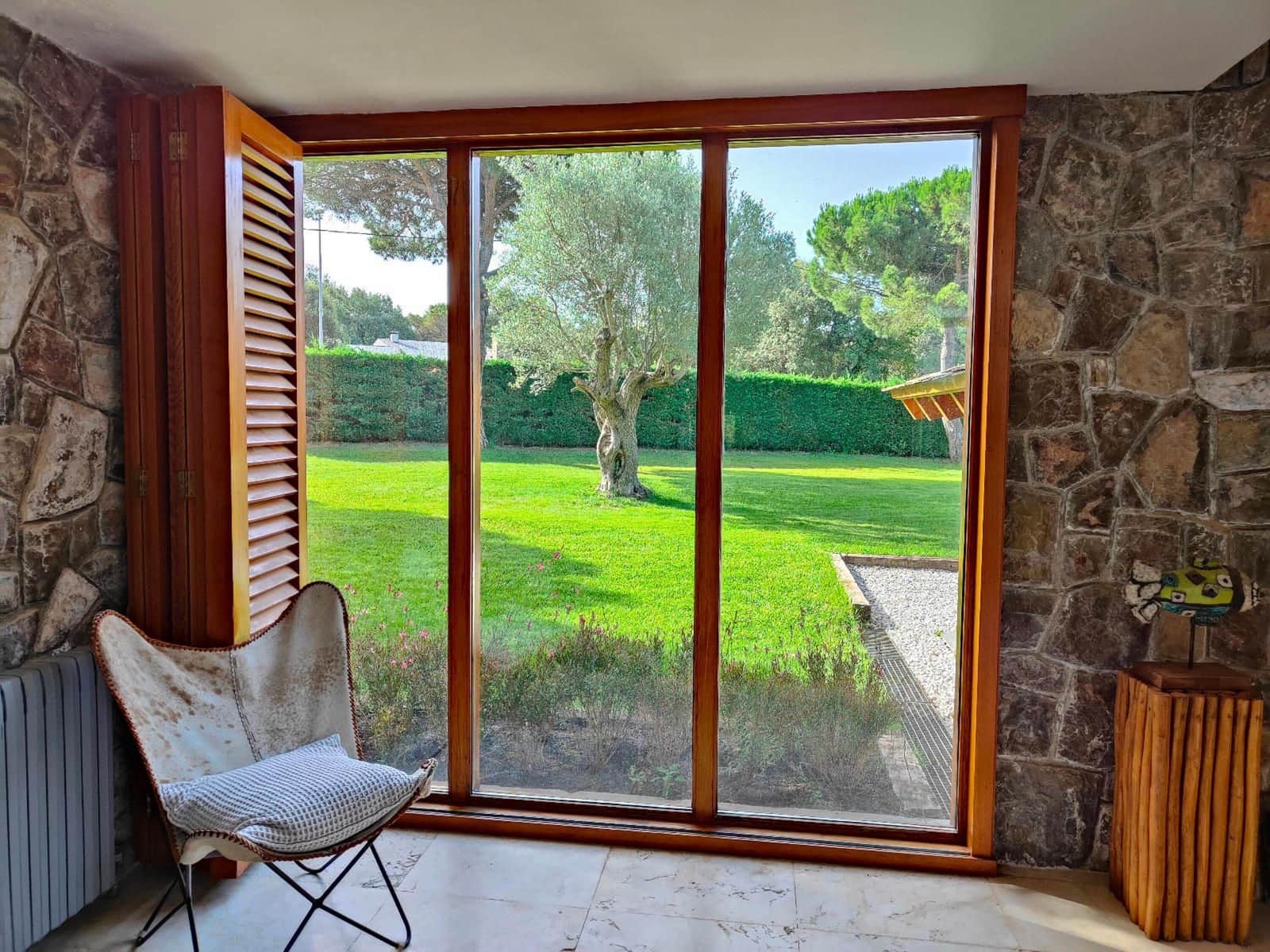 8 soverom Villa til salgs i Seva med svømmebasseng garasje - € 985 000 (Ref: 9084304)