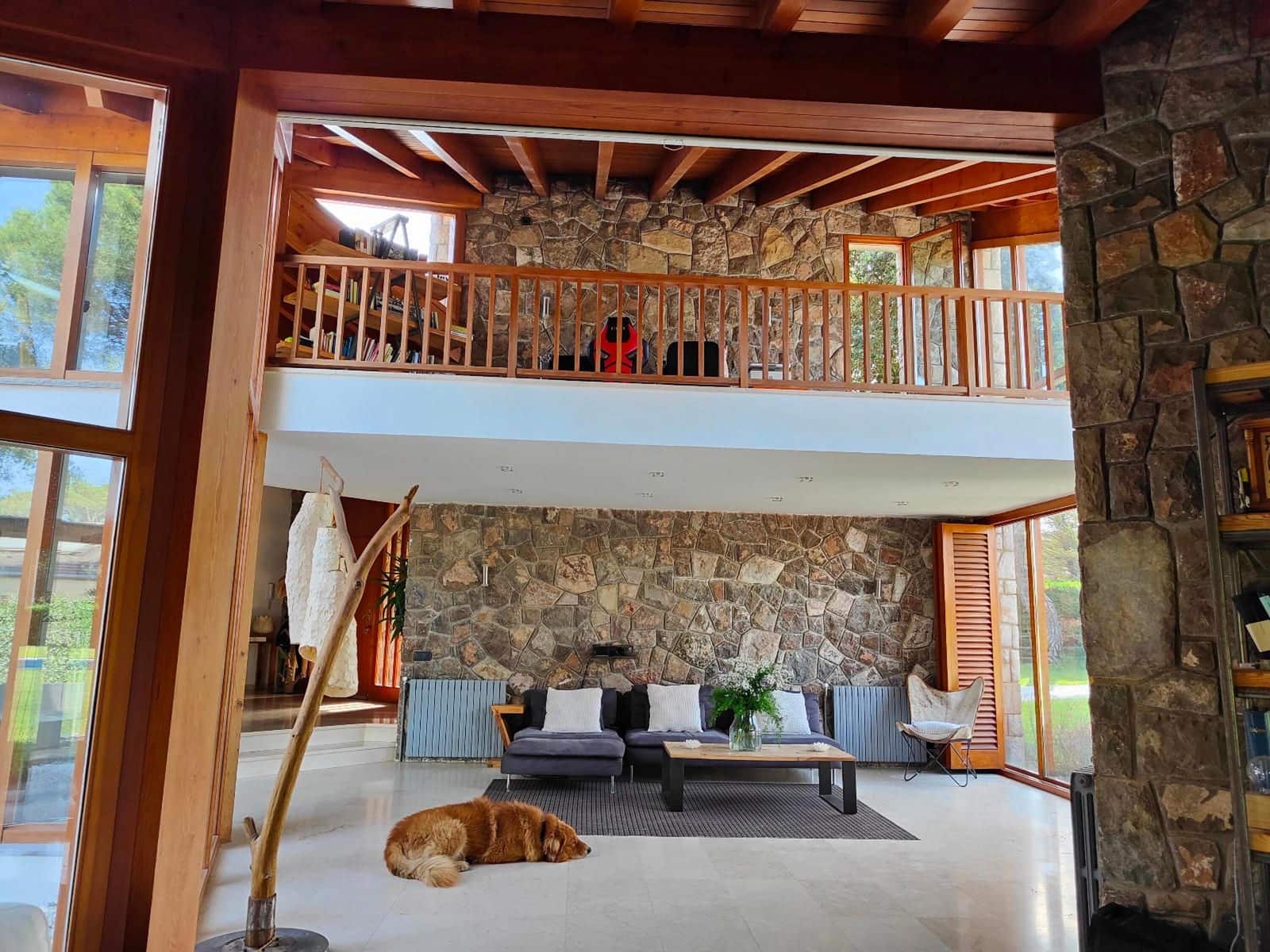 8 soverom Villa til salgs i Seva med svømmebasseng garasje - € 985 000 (Ref: 9084304)