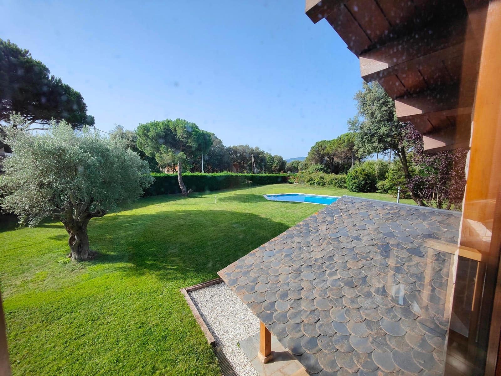 8 soverom Villa til salgs i Seva med svømmebasseng garasje - € 985 000 (Ref: 9084304)