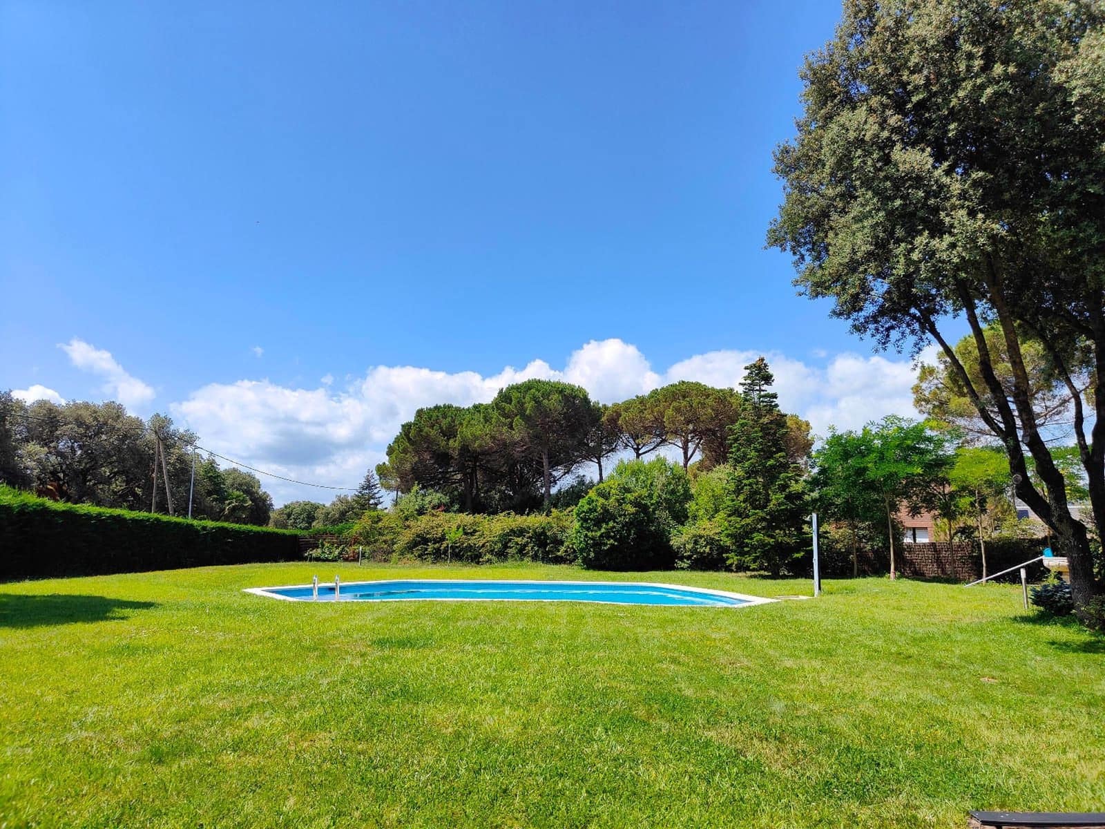 8 soverom Villa til salgs i Seva med svømmebasseng garasje - € 985 000 (Ref: 9084304)