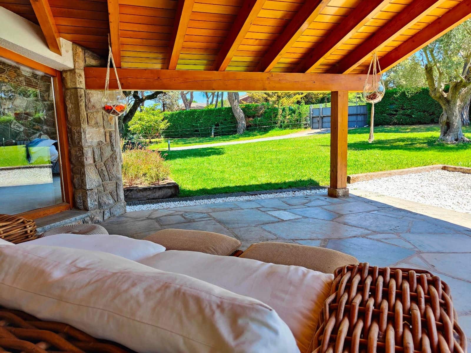 8 soverom Villa til salgs i Seva med svømmebasseng garasje - € 985 000 (Ref: 9084304)