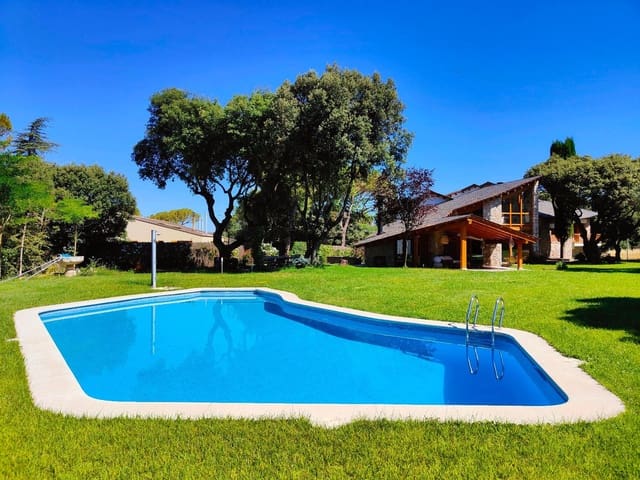 8 soveværelse Villa til salg i Seva med swimmingpool garage - € 985.000 (Ref: 9084304)