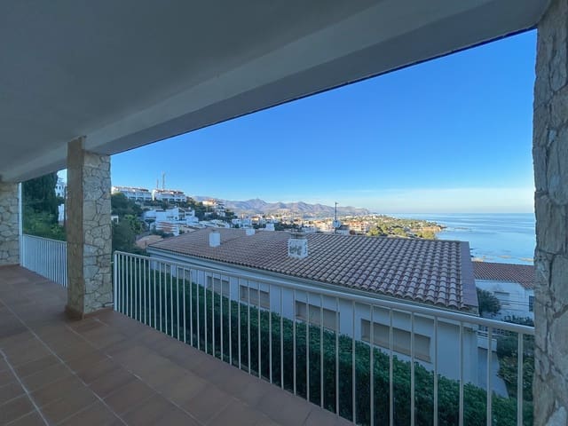 5 soveværelse Villa til salg i Llançà med garage - € 825.000 (Ref: 9085901)