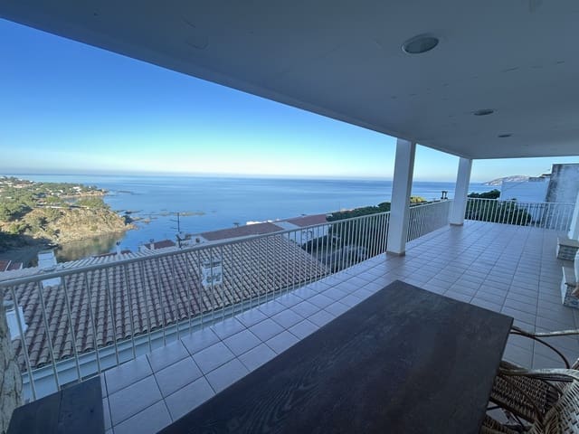 5 soveværelse Villa til salg i Llançà med garage - € 825.000 (Ref: 9085901)
