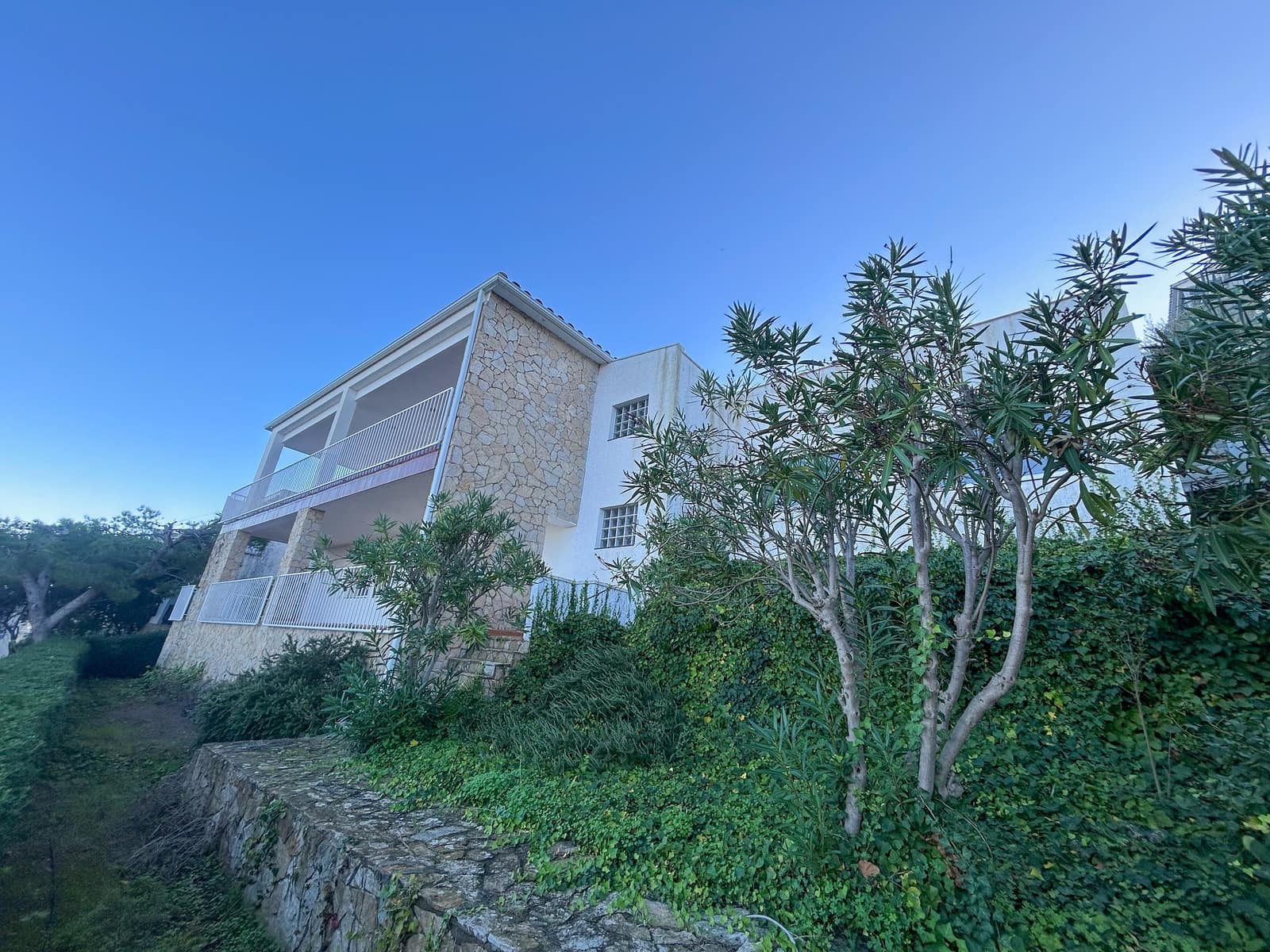 5 soveværelse Villa til salg i Llanca med garage - € 825.000 (Ref: 9085901)