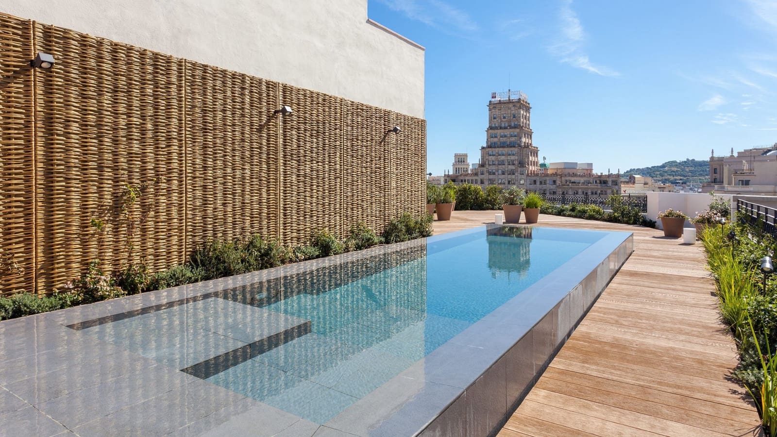 2 soverom Leilighet til salgs i Barcelona by med svømmebasseng garasje - € 1 750 000 (Ref: 9093321)