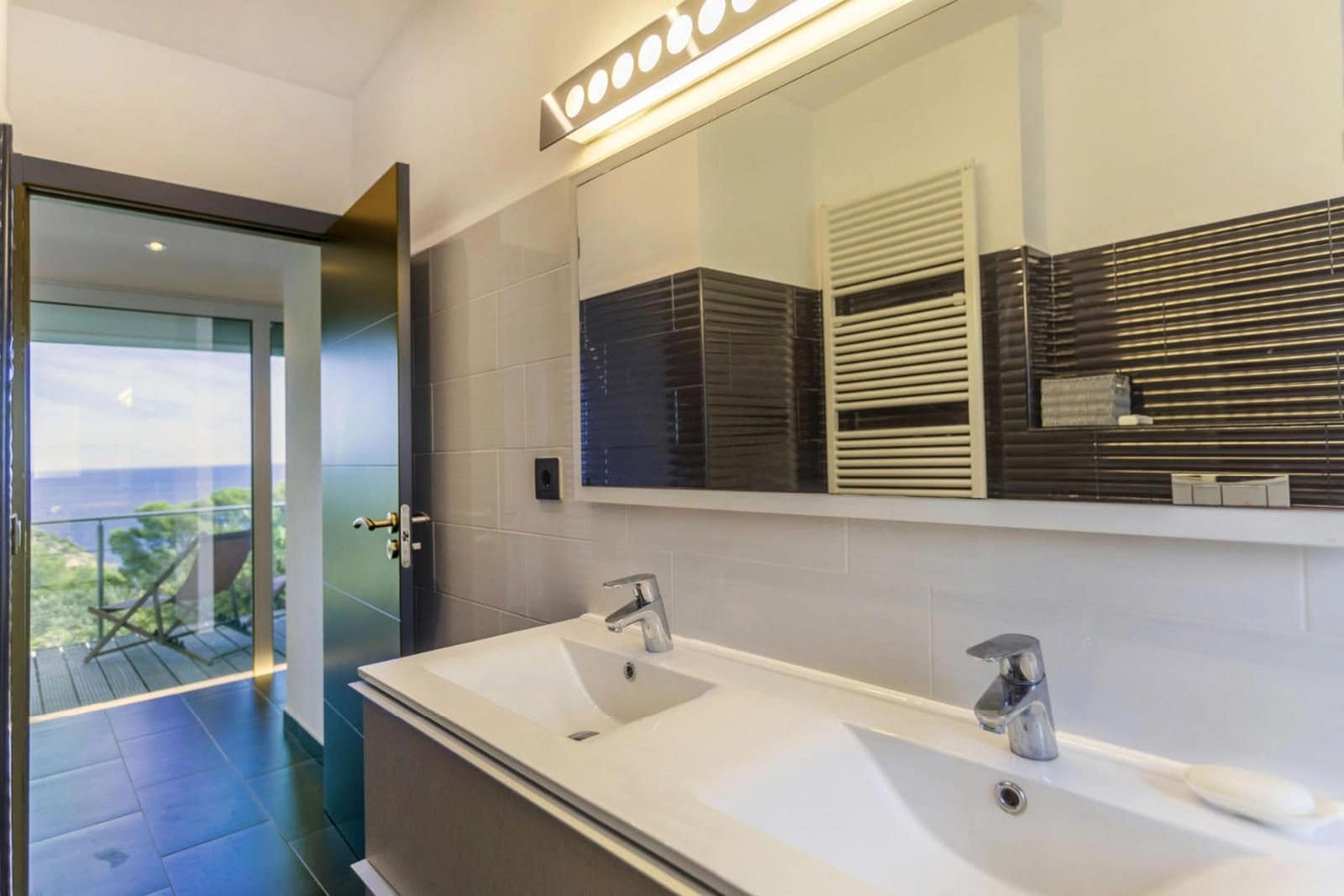 Villa til salg i Tamariu med swimmingpool garage - € 1.300.000 (Ref: 9093373)