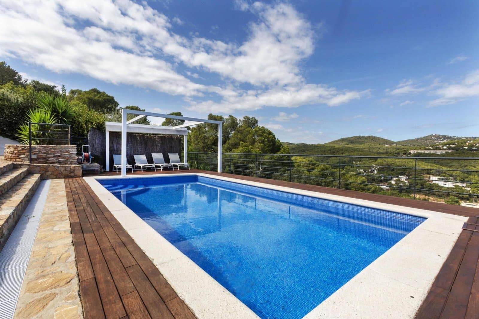 Villa til salg i Tamariu med swimmingpool garage - € 1.300.000 (Ref: 9093373)