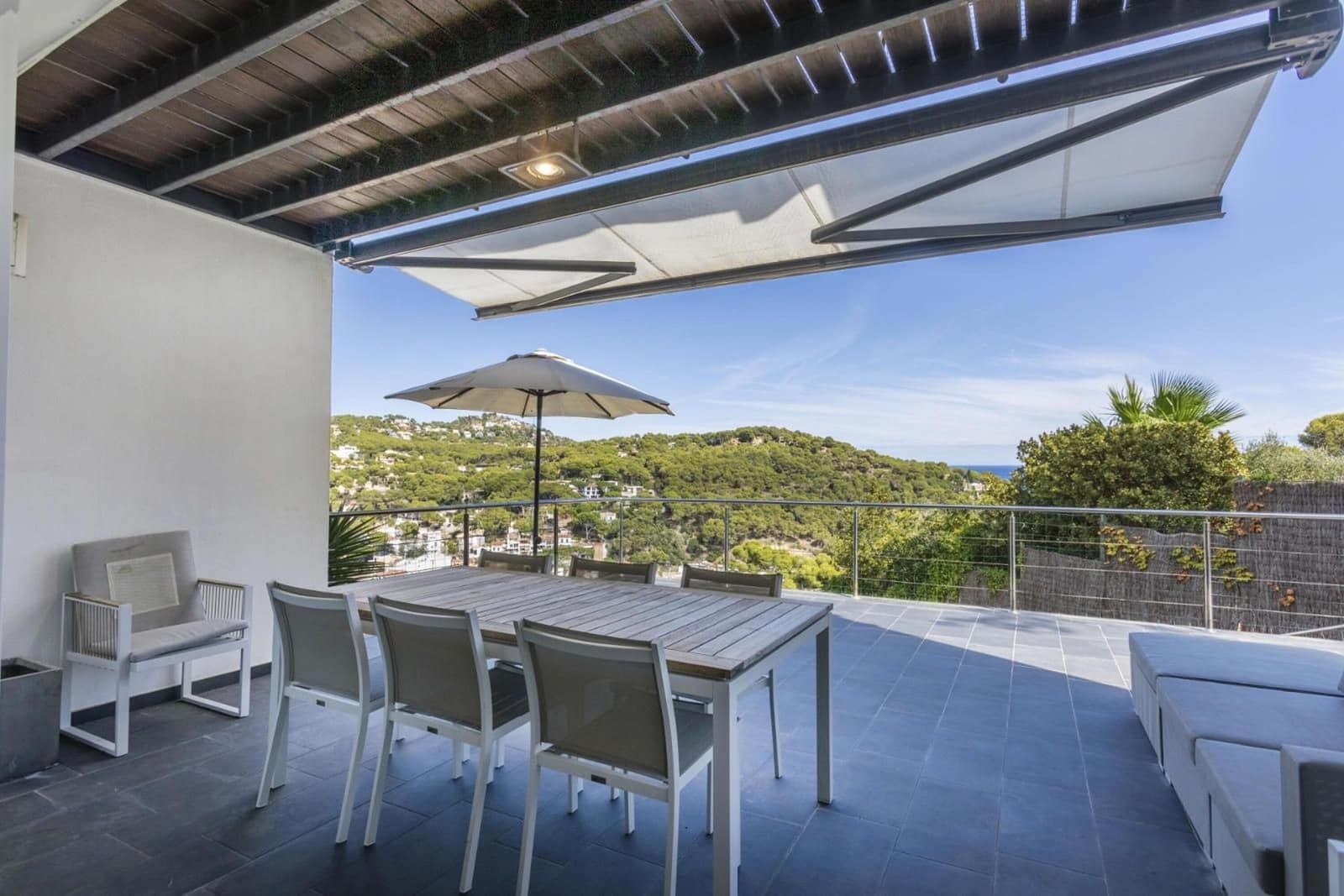 Villa til salg i Tamariu med swimmingpool garage - € 1.300.000 (Ref: 9093373)