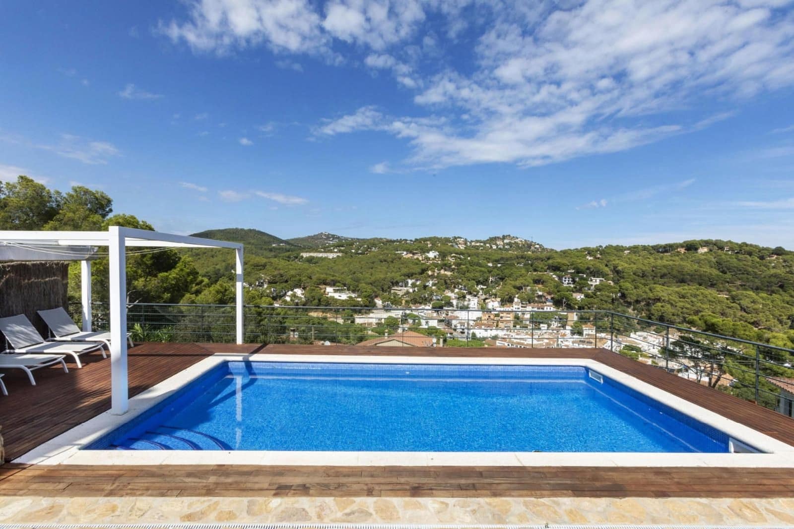 Villa til salg i Tamariu med swimmingpool garage - € 1.300.000 (Ref: 9093373)