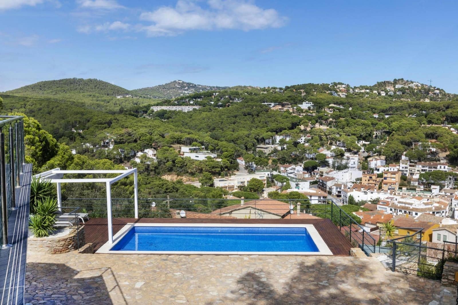 Villa til salg i Tamariu med swimmingpool garage - € 1.300.000 (Ref: 9093373)