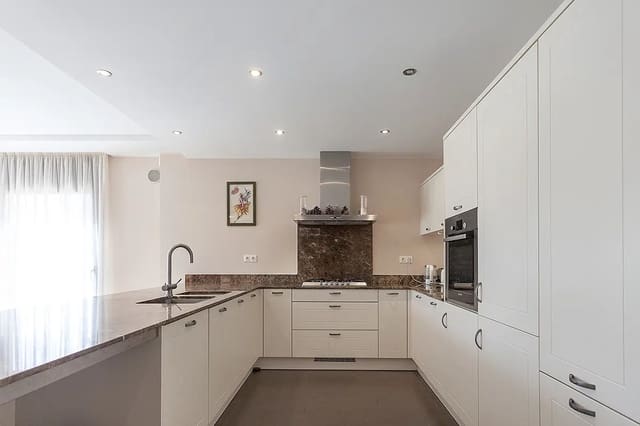 6 soveværelse Villa til salg i Lloret de Mar med garage - € 2.800.000 (Ref: 9097651)