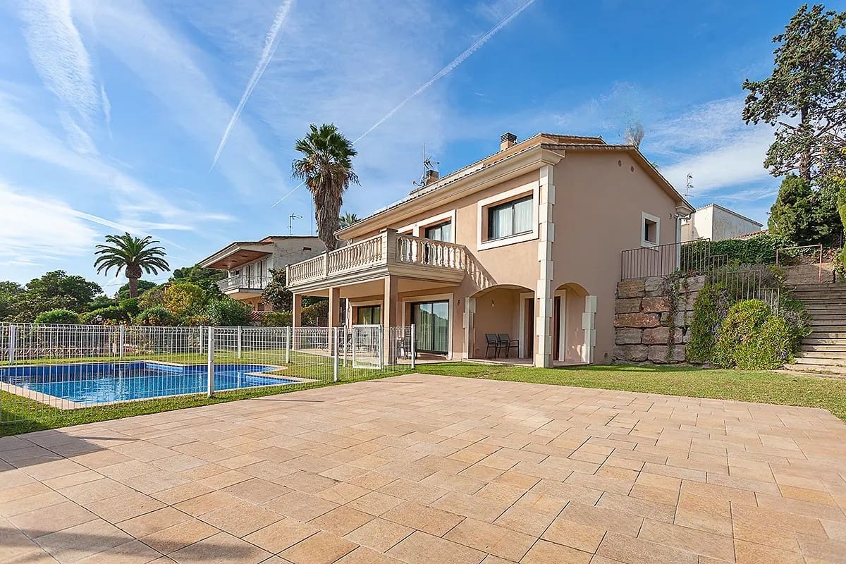 6 soveværelse Villa til salg i Lloret de Mar med garage - € 2.800.000 (Ref: 9097651)
