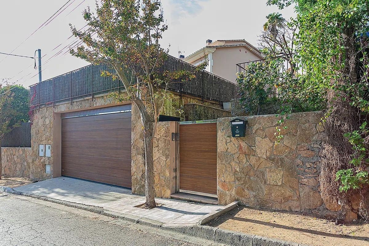 6 soveværelse Villa til salg i Lloret de Mar med garage - € 2.800.000 (Ref: 9097651)