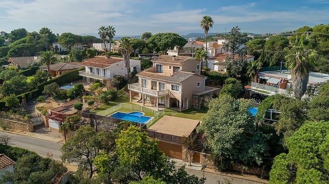 6 soveværelse Villa til salg i Lloret de Mar med garage - € 2.800.000 (Ref: 9097651)