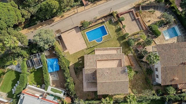 6 soveværelse Villa til salg i Lloret de Mar med garage - € 2.800.000 (Ref: 9097651)
