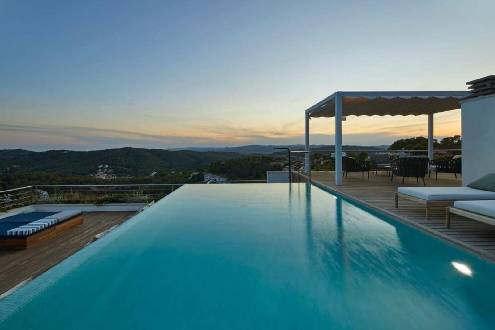 6 soverom Villa til salgs i Barcelona by med svømmebasseng garasje - € 2 200 000 (Ref: 9099851)