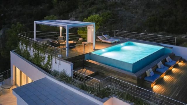 6 soverom Villa til salgs i Barcelona by med svømmebasseng garasje - € 2 200 000 (Ref: 9099851)