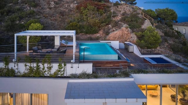 6 soverom Villa til salgs i Barcelona by med svømmebasseng garasje - € 2 200 000 (Ref: 9099851)