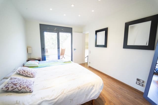 4 bedroom Villa for sale in Coma-Ruga, El Vendrell with pool garage - € 465,000 (Ref: 9101048)