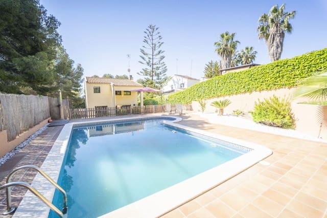 4 bedroom Villa for sale in Coma-Ruga, El Vendrell with pool garage - € 465,000 (Ref: 9101048)