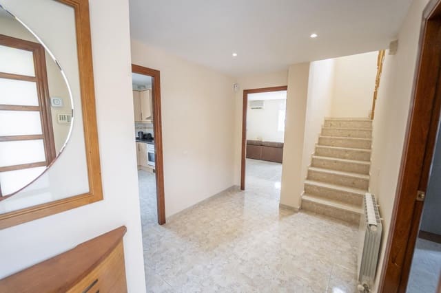 5 soveværelse Finca/Landehus til salg i Coma-Ruga, El Vendrell med garage - € 520.000 (Ref: 9101307)