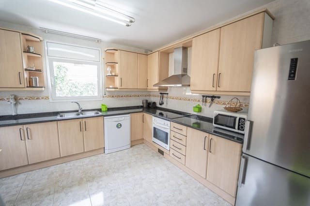 5 soveværelse Finca/Landehus til salg i Coma-Ruga, El Vendrell med garage - € 520.000 (Ref: 9101307)