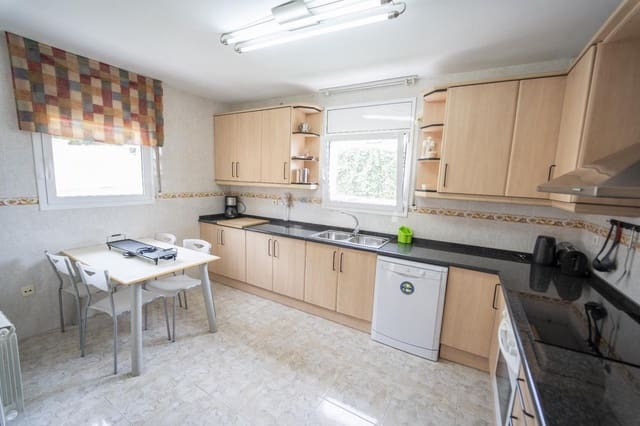 5 soveværelse Finca/Landehus til salg i Coma-Ruga, El Vendrell med garage - € 520.000 (Ref: 9101307)