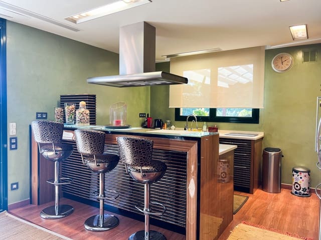 6 bedroom Villa for sale in Sant Vicenç de Montalt with pool garage - € 2,500,000 (Ref: 9103158)