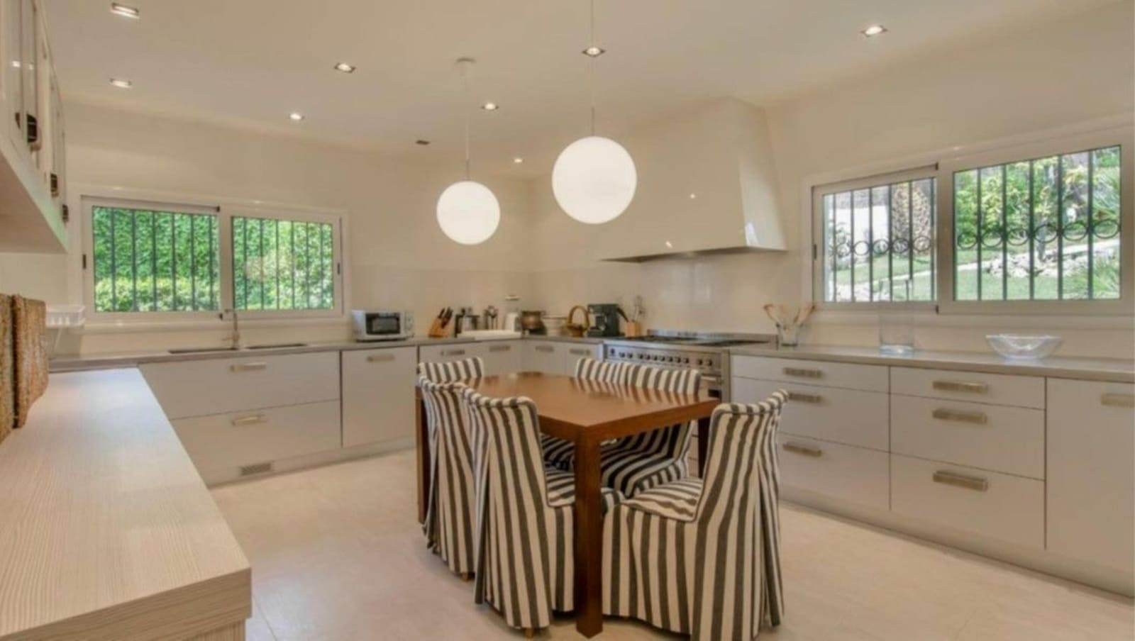 Villa te koop in Sant Andreu de Llavaneres met zwembad garage - € 1.950.000 (Ref: 9103159)