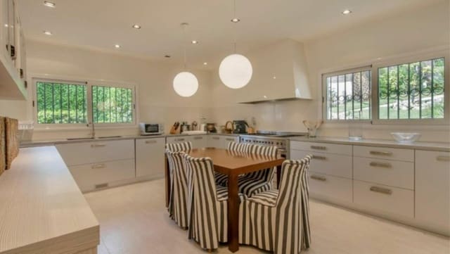 Villa te koop in Sant Andreu de Llavaneres met zwembad garage - € 1.950.000 (Ref: 9103159)