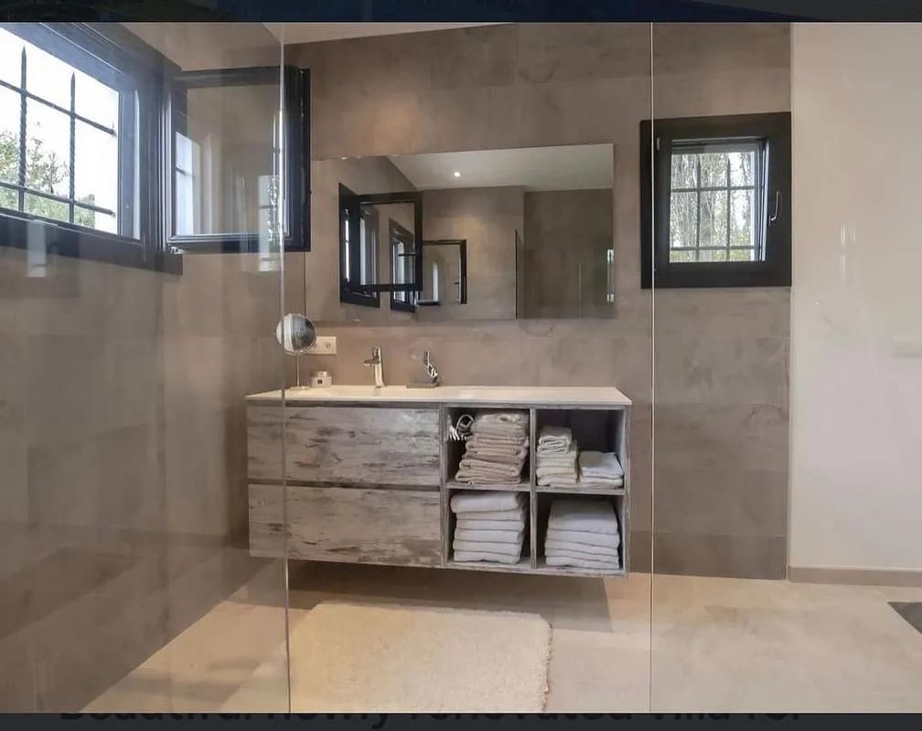 4 sypialnia Willa na sprzedaż w Miasto Barcelona z basenem garażem - 1 350 000 € (Ref: 9112705)