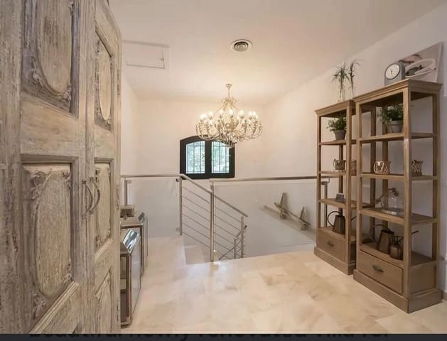 4 bedroom Villa for sale in Barcelona city with pool garage - € 1,350,000 (Ref: 9112705)