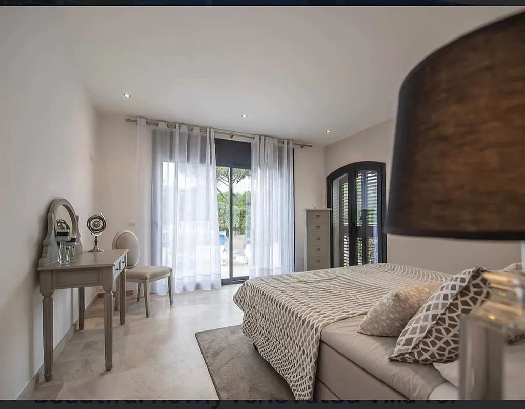 4 sypialnia Willa na sprzedaż w Miasto Barcelona z basenem garażem - 1 350 000 € (Ref: 9112705)