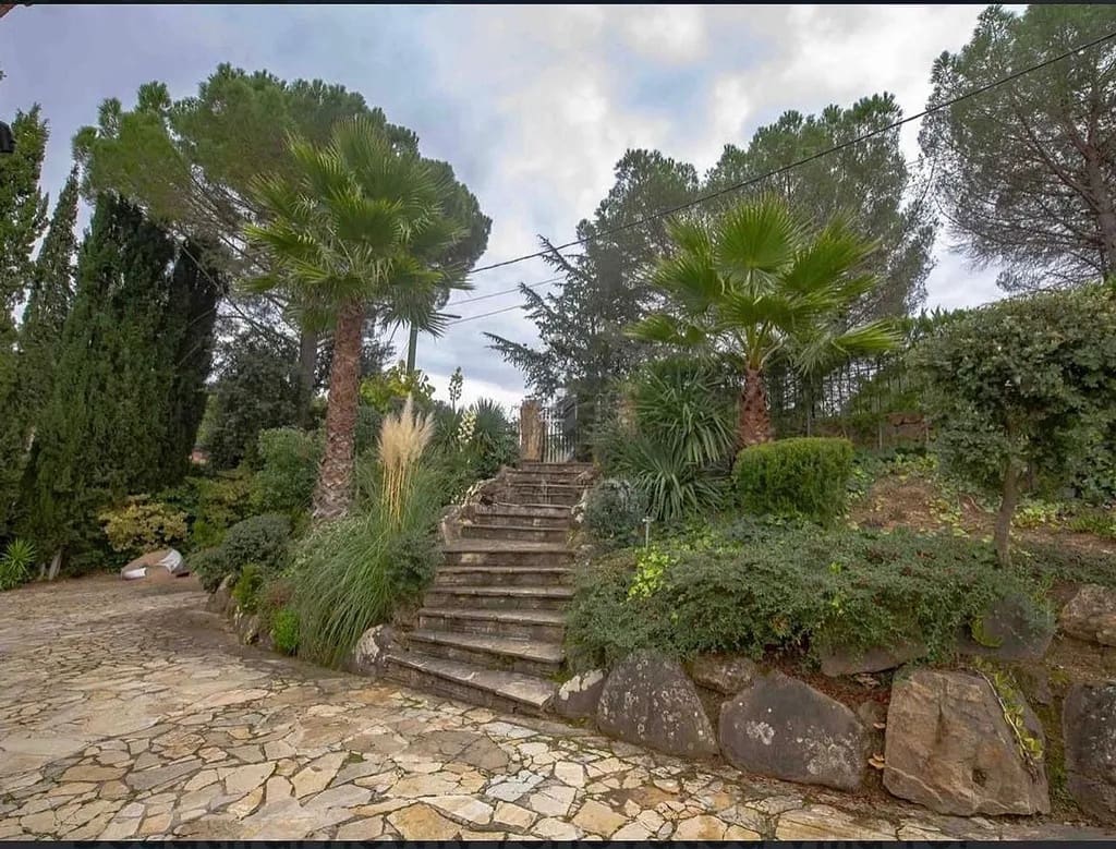 4 sypialnia Willa na sprzedaż w Miasto Barcelona z basenem garażem - 1 350 000 € (Ref: 9112705)