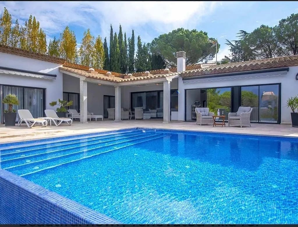 4 sypialnia Willa na sprzedaż w Miasto Barcelona z basenem garażem - 1 350 000 € (Ref: 9112705)