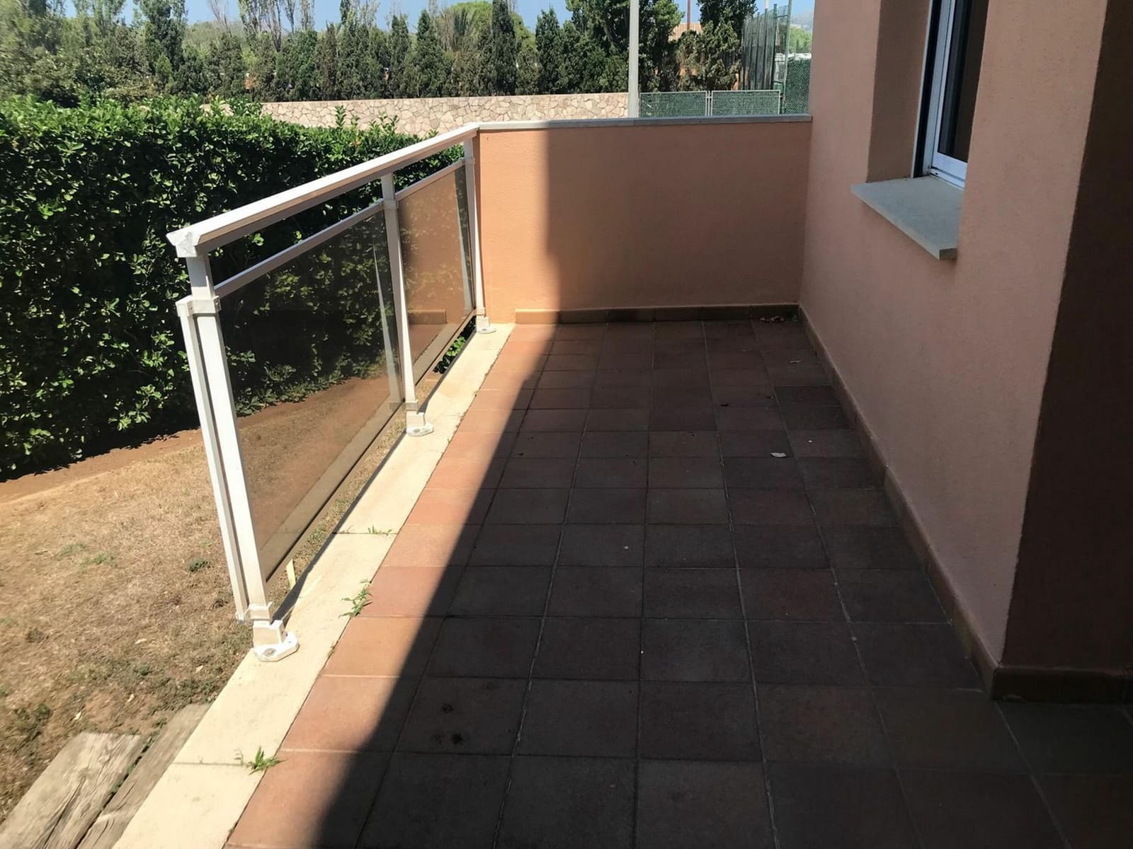 2 soveværelse Strandlejlighed til salg i Pals med swimmingpool garage - € 370.000 (Ref: 9115383)