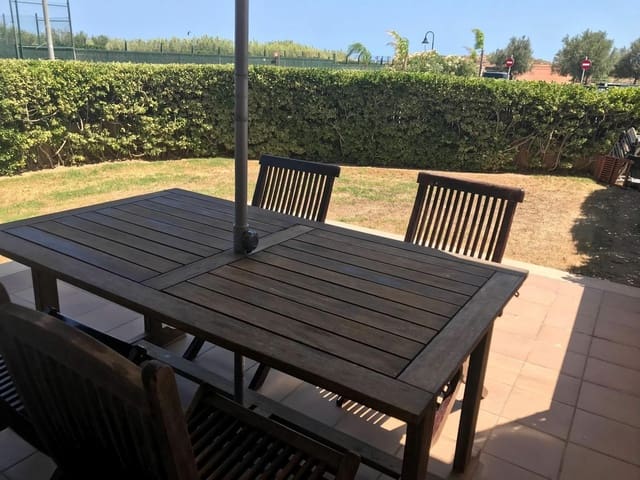 2 soveværelse Strandlejlighed til salg i Pals med swimmingpool garage - € 370.000 (Ref: 9115383)