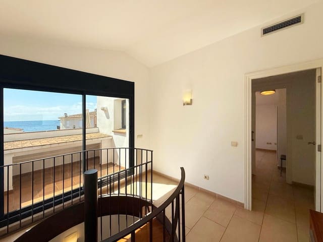 3 soveværelse Strandlejlighed til salg i Tamariu, Palafrugell med garage - € 445.000 (Ref: 9115519)